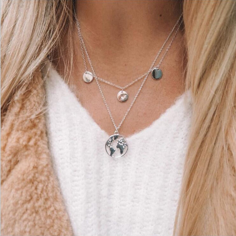Necklace : Wereldbol Ketting Deluxe - Goudkleurig in van Pantino