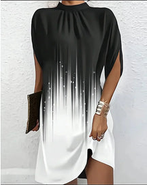 Mini dresses : Korte dames avondjurk met vleermuismouwen en geplooide kraag in Black and white van Pantino