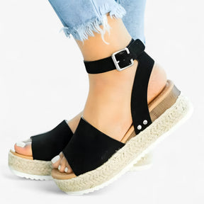 Veelzijdige Dames Espadrille Sandalen van Beige Canvas met Comfortabele Sleehak