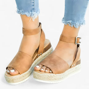 Veelzijdige Dames Espadrille Sandalen van Beige Canvas met Comfortabele Sleehak