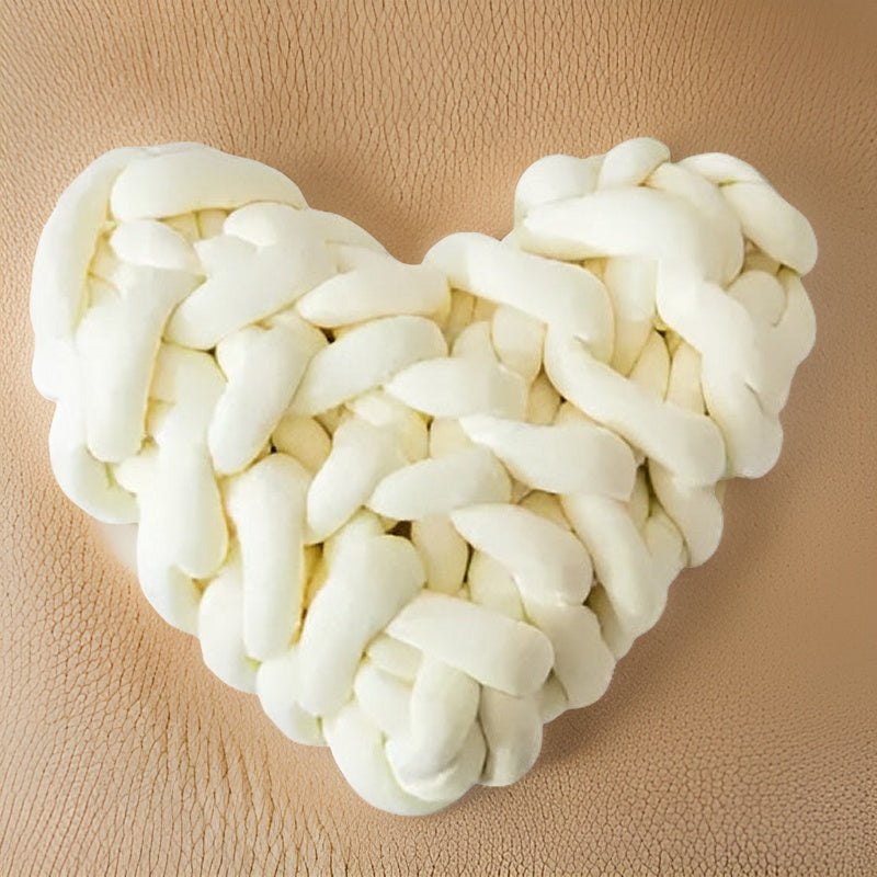 home & garden : Grof Gebreid Hartkussen voor een Gezellig Thuis - Heartpillow - Wit in Wite van Pantino