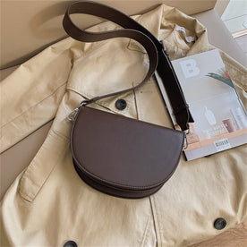 women's crossbody bag : Crossbody Tas Dames Zwart - Medium 19cm Imitatieleer - Kunstleer in Koffie van Pantinoshop