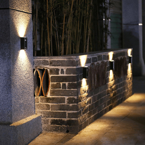 outdoor equipment : Draadloze LED Solar Wandlampen Deluxe - Efficiënte Verlichting voor Jouw Buitenmuren in van Pantino