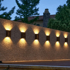 outdoor equipment : Draadloze LED Solar Wandlampen Deluxe - Efficiënte Verlichting voor Jouw Buitenmuren in van Pantino