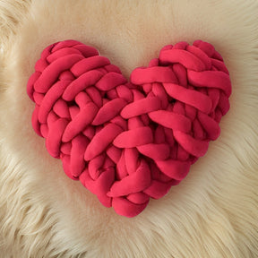 home & garden : Grof Gebreid Hartkussen voor een Gezellig Thuis - Heartpillow - Wit in Rood van Pantino