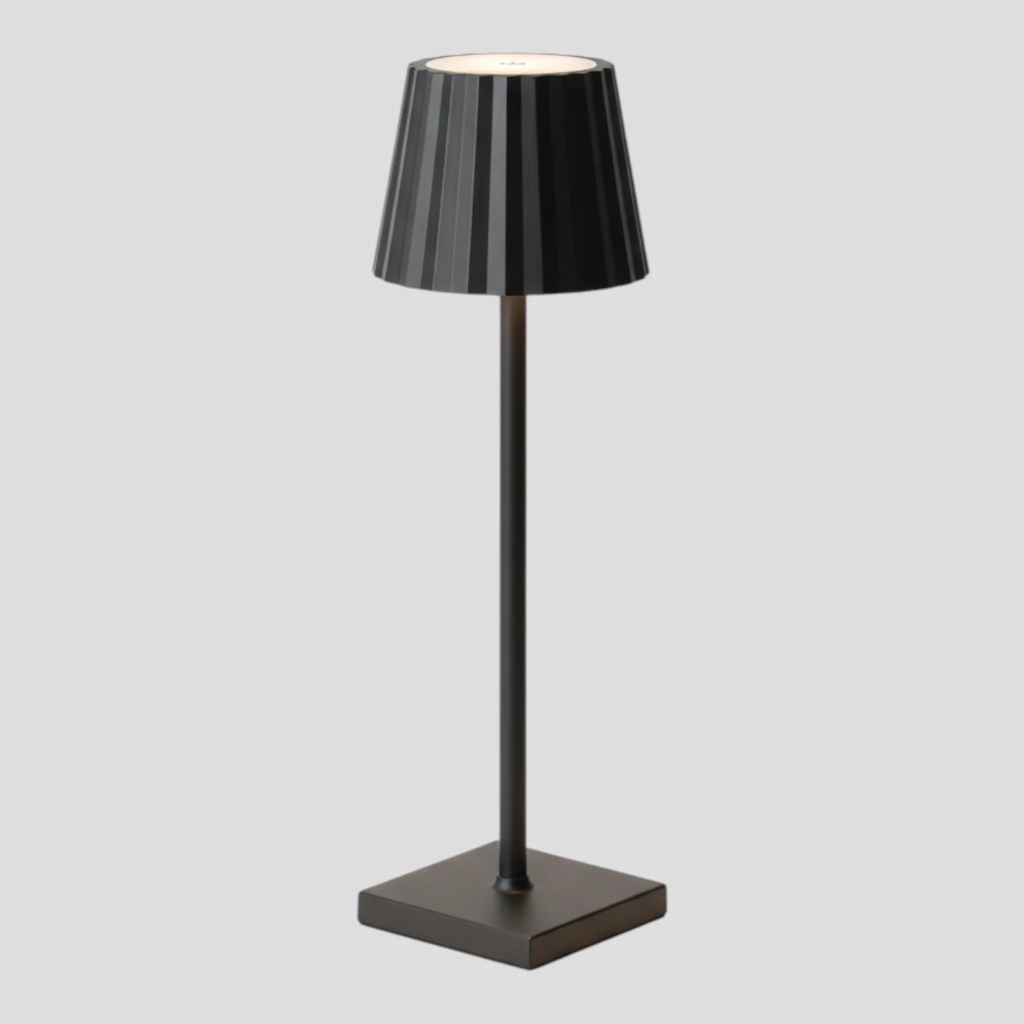 Éclairage : Lampe de Table LED Sans Fil avec Batterie Rechargeable et Commande Tactile Aluminium in Noir van Pantino