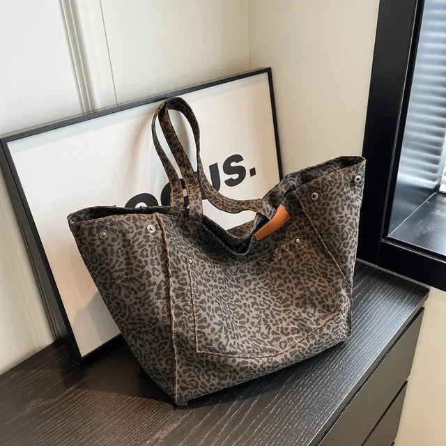 bags : Oversized Canvas Draagtas Dames - Luipaardprint Trendy - Canvas in Zwart van Pantino