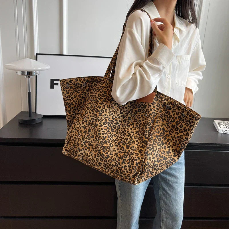 bags : Oversized Canvas Draagtas Dames - Luipaardprint Trendy - Canvas in Braun van Pantino