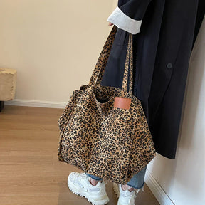 bags : Oversized Canvas Draagtas Dames - Luipaardprint Trendy - Canvas in van Pantino