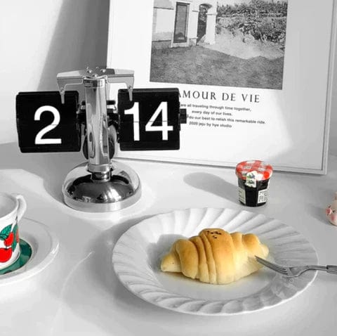 home & garden : The Vintage Clock - Een Echte Eye-Catcher - Zwart/Hout in Zwart Zilver van Pantino