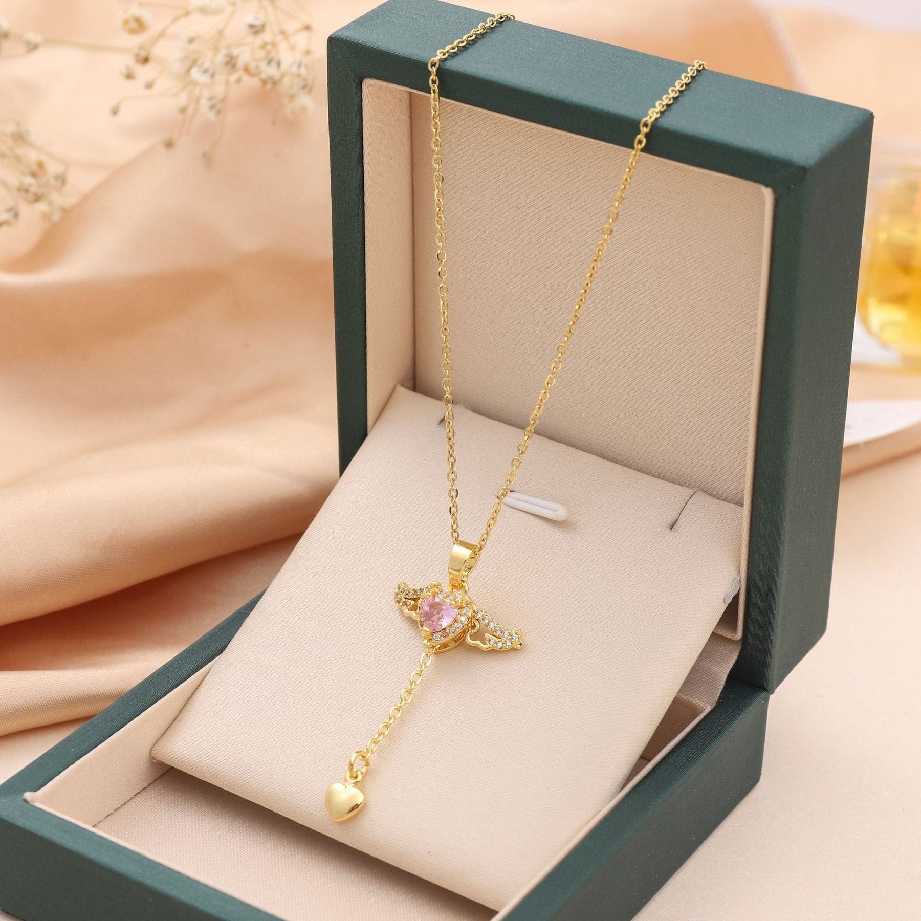 Necklace : Ketting Zilver - Elegante Engel Vleugels in Goud van Pantino