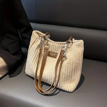bags : Schoudertas Crèmewit - ToteBag - Reizen Vrouwelijke Ketting in Crèmewit van Pantino