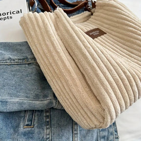 bags : Schoudertas Crèmewit - ToteBag - Reizen Vrouwelijke Ketting in van Pantino
