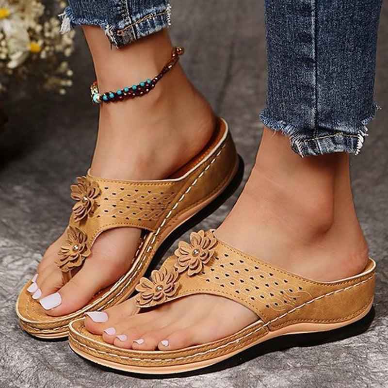 Slippers : Slippers voor Dames, Zwart in van Pantino