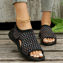 Sandals : Sandalen Dames Beige - Retro Bloemenprint - Perfect voor die van een Retro en Modebewuste Look Houden in Zwart van Pantino