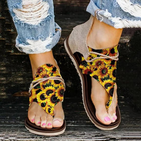 Sandals : Retro Bloemenprint Sandalen Dames - Stijlvolle Sandalen met een Vintage Bloemendesign - Groen in Geel van Pantino