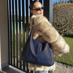 bags : Kaia Vegan Leren Hobo Tas - Wijnrood in van Pantino