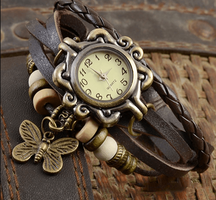 watches : Dames Horloge Rood - Vintage Stijlvol Armband Horloge met Leren Band in Koffie van Pantino