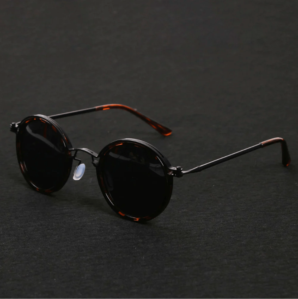 Sunglasses : Dames Zonnebril Goudkleurig Metaal UV4400 - Trendy Design in Bruin van Pantino