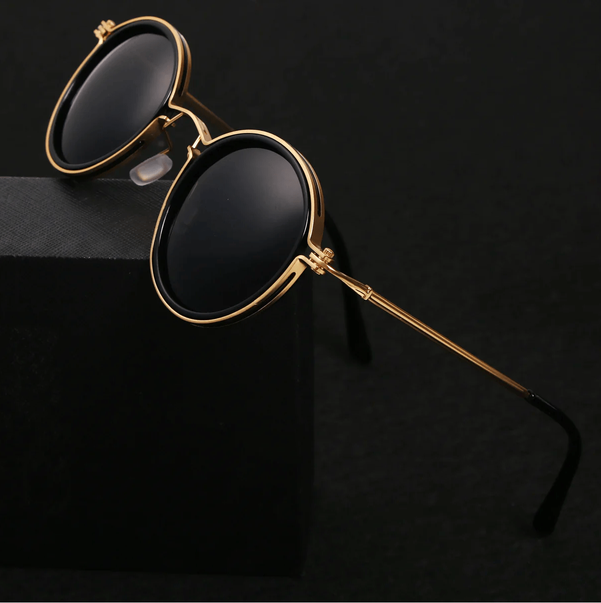 Sunglasses : Dames Zonnebril Goudkleurig Metaal UV4400 - Trendy Design in van Pantino