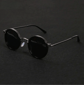 Sunglasses : Dames Zonnebril Goudkleurig Metaal UV4400 - Trendy Design in Zwart van Pantino