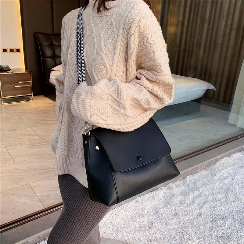 bags : Crossbody Tas Dames Zwart - Compact 27cm Imitatieleer - Kunstleer in van Pantino