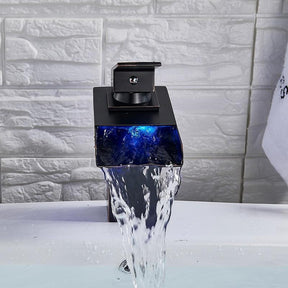 home & garden : Watervaluitloop met Eenhendelmengkraan voor Wastafel met LED Verlichting - Elia - Brons Zwart in van Pantino