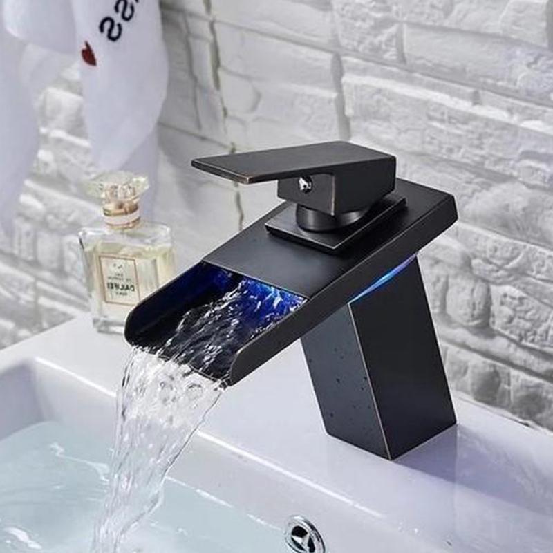 home & garden : Watervaluitloop met Eenhendelmengkraan voor Wastafel met LED Verlichting - Elia - Brons Zwart in Brons Zwart van Pantino