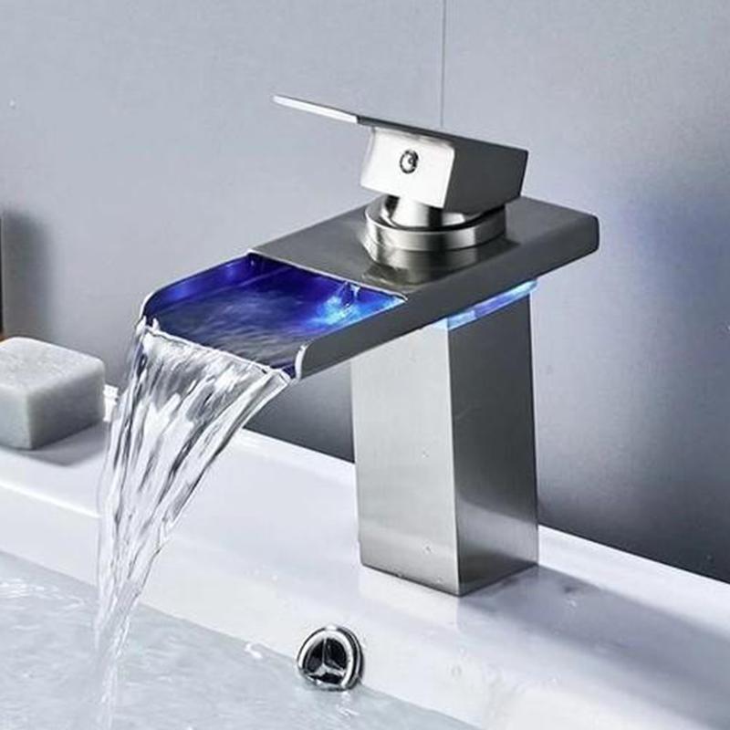home & garden : Watervaluitloop met Eenhendelmengkraan voor Wastafel met LED Verlichting - Elia - Brons Zwart in Nikkel geborsteld van Pantino