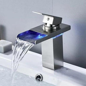 home & garden : Watervaluitloop met Eenhendelmengkraan voor Wastafel met LED Verlichting - Elia - Brons Zwart in Nikkel geborsteld van Pantino