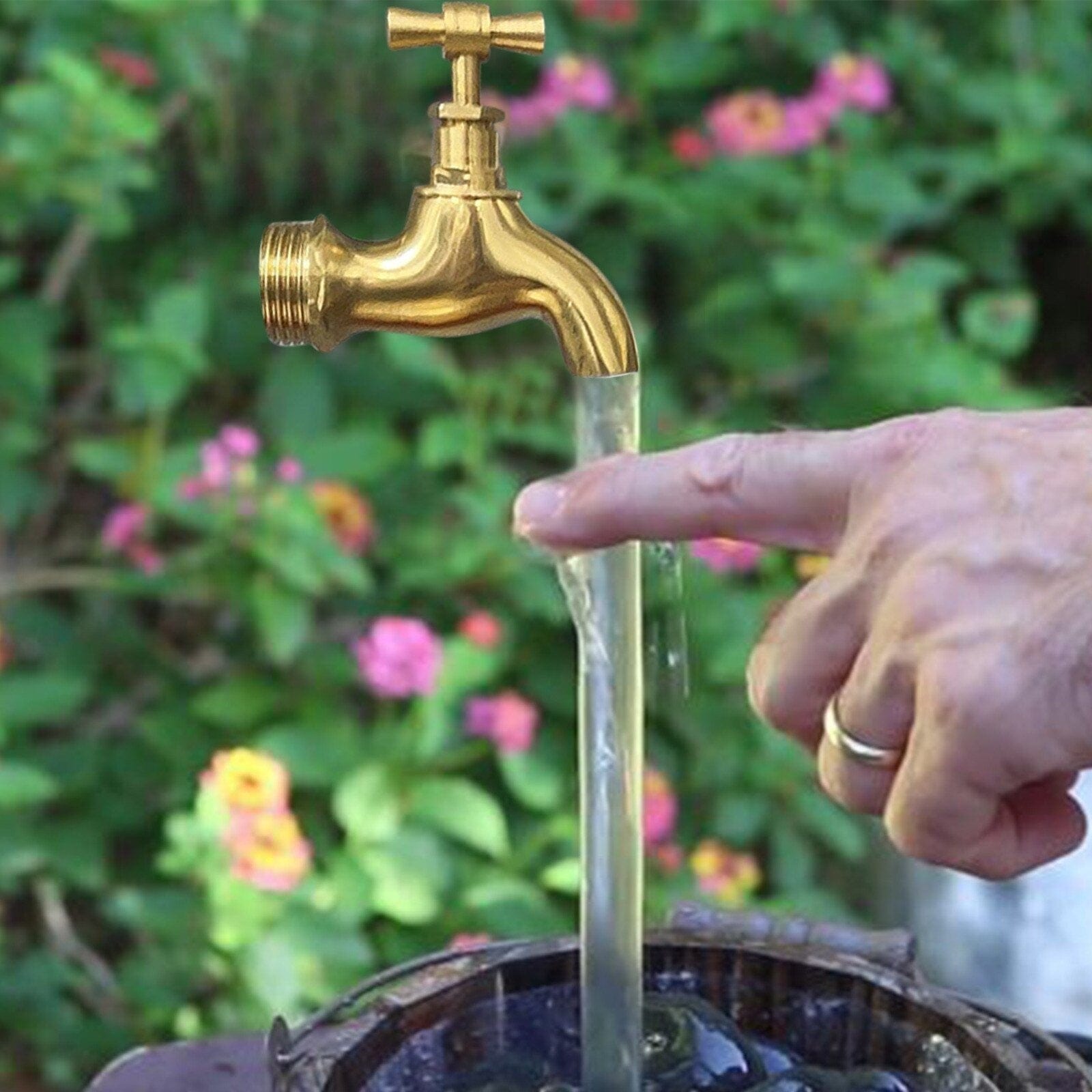 home & garden : Wondertap Magische Kraan - Unieke Huis & Tuindecoratie in van Pantino