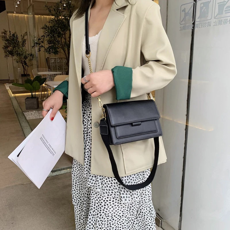 bags : Crossbody Tas Dames Zwart - Zachte Textuur Klepsluiting - PU-Leer in van Pantino
