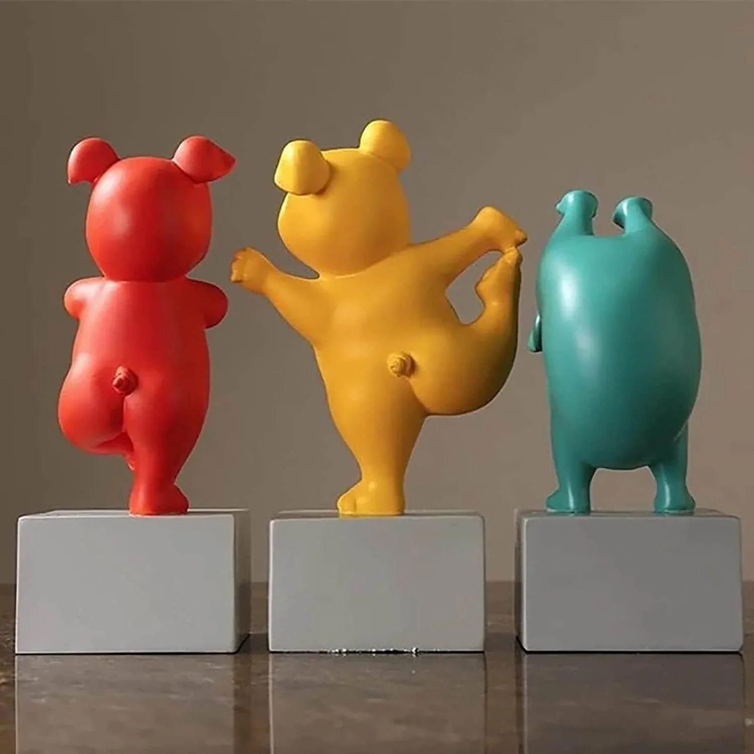 home & garden : Yoga Bulldog Beeldje - Geel in van Pantino