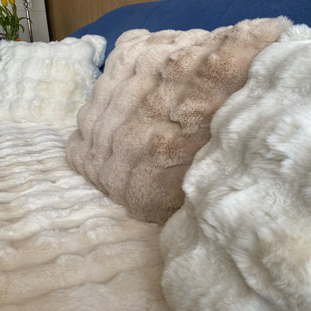 pets : Bankhoes CosyCover - Witte stretch 2-zits hoes met perfecte pasvorm en bescherming in van Pantino