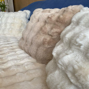 pets : Bankhoes CosyCover - Witte stretch 2-zits hoes met perfecte pasvorm en bescherming in van Pantino