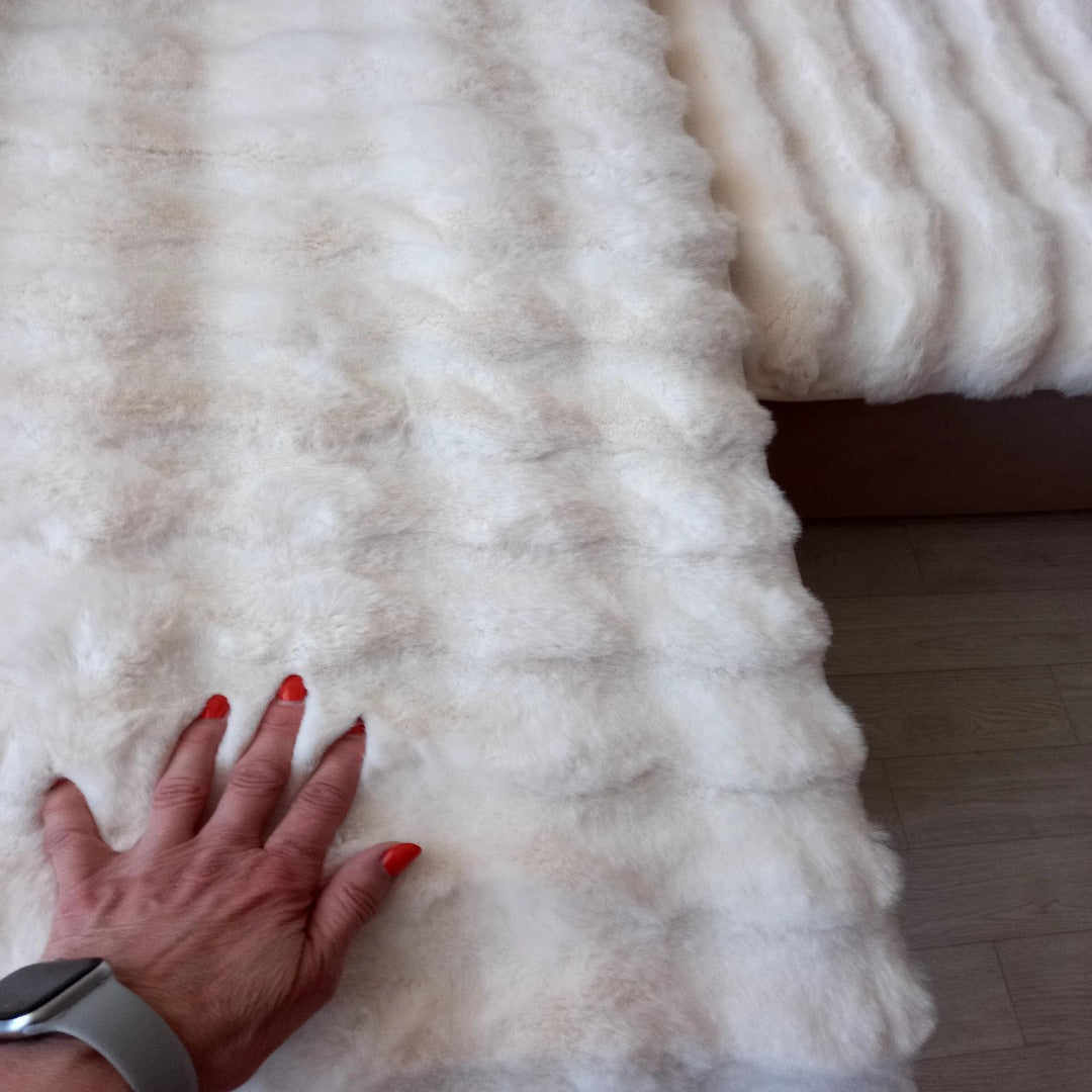 pets : Bankhoes CosyCover - Witte stretch 2-zits hoes met perfecte pasvorm en bescherming in van Pantino