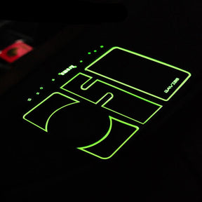gadgets : DriveDeck - Mat voor Telefoonhouder op Dashboard - Rood in van Pantino