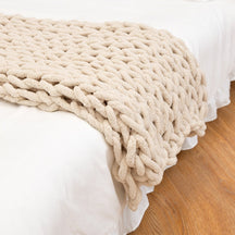 home & garden : Chunky Gebreide Deken - Handgemaakt Plaid van Merinowol in Beige van Pantino