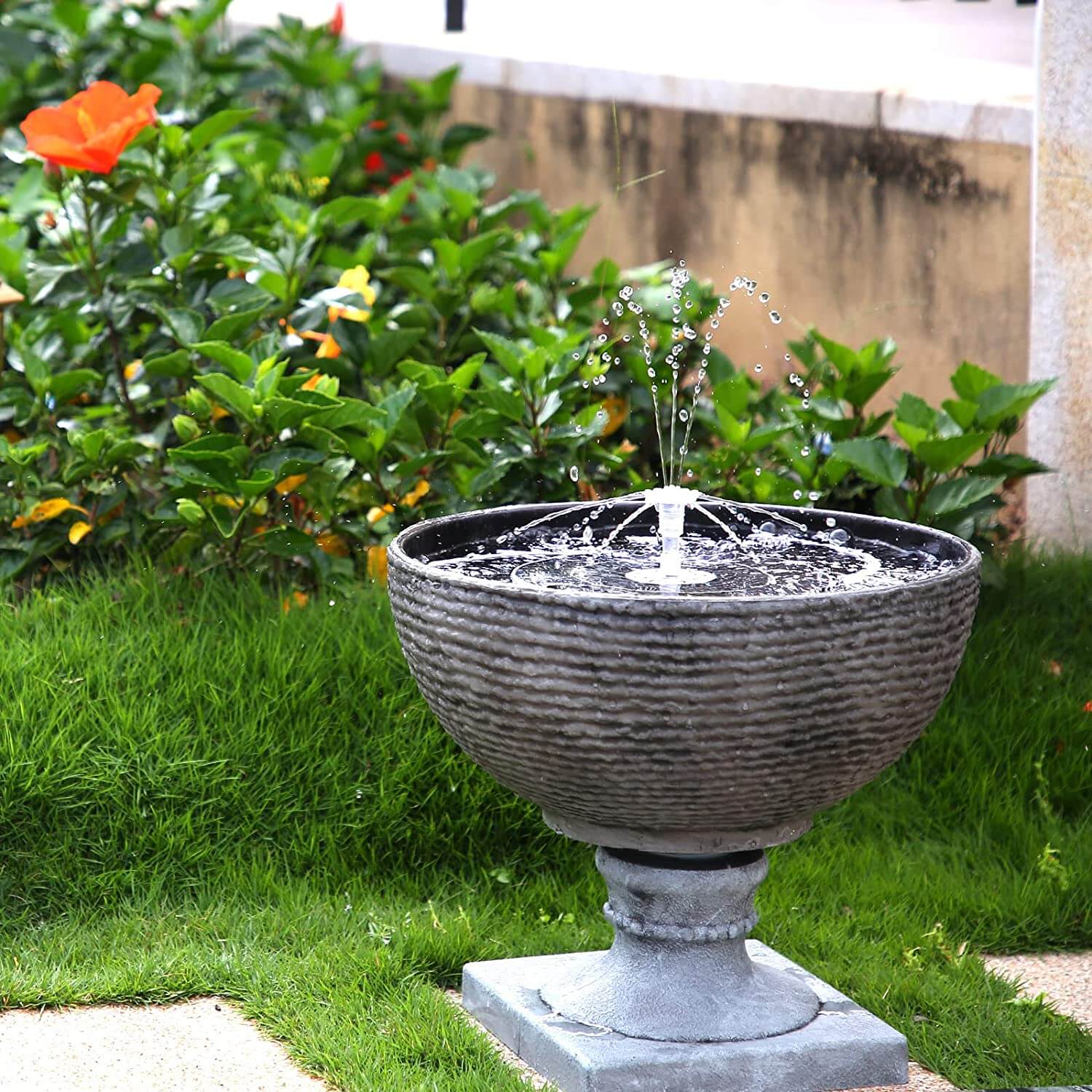 outdoor equipment : LED Zonne Waterfontein voor Tuin & Vijver | Duurzame fontein met hoge waterdruk in van Pantino
