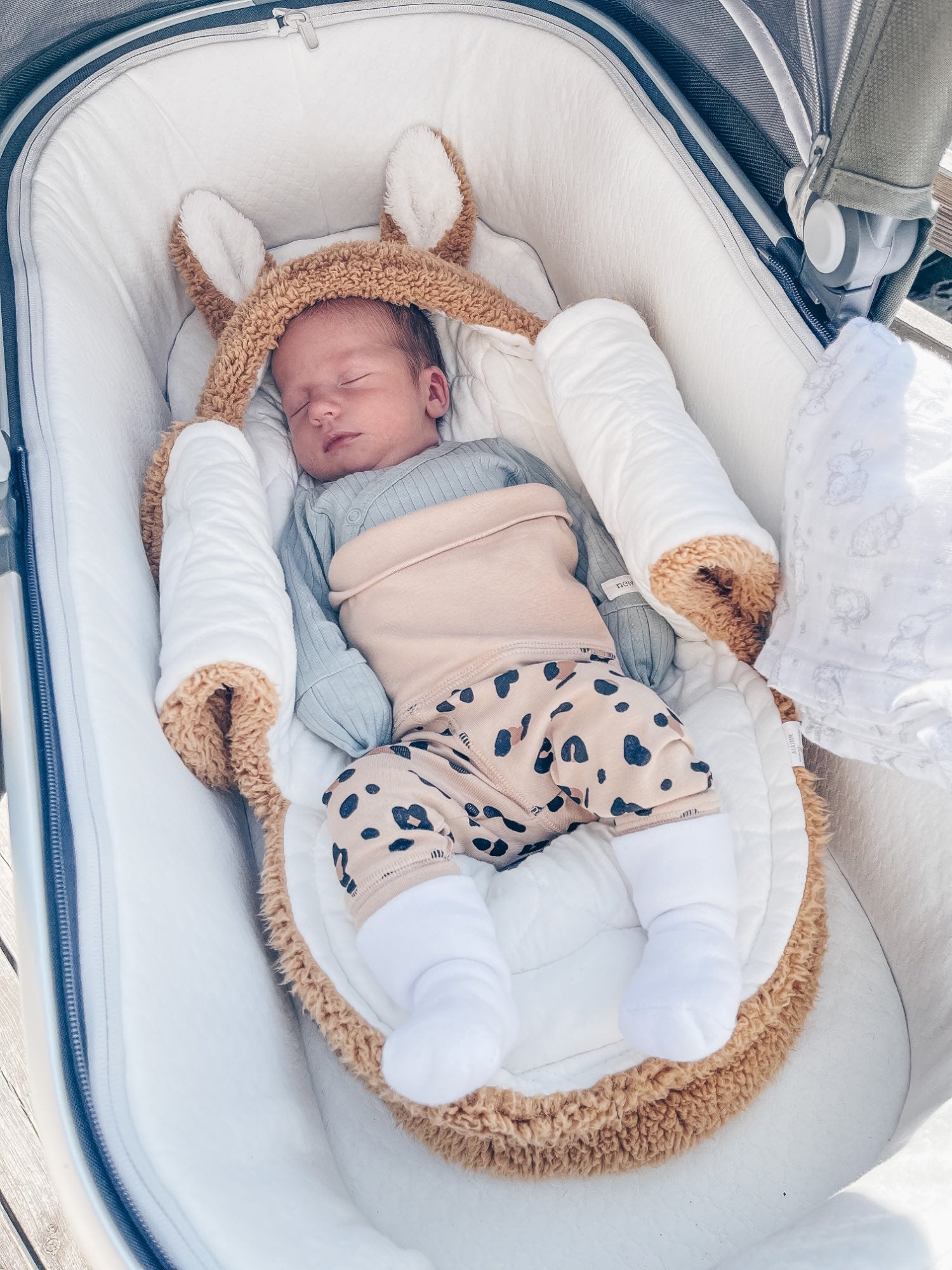 pets : De Bear Blanket - Meest Knusse en Veilige Slaap - Parel Wit in van Pantino