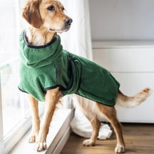 pets : FleeceFlow - Absorberende Hondenbadjas - Groen in Groen van Pantino
