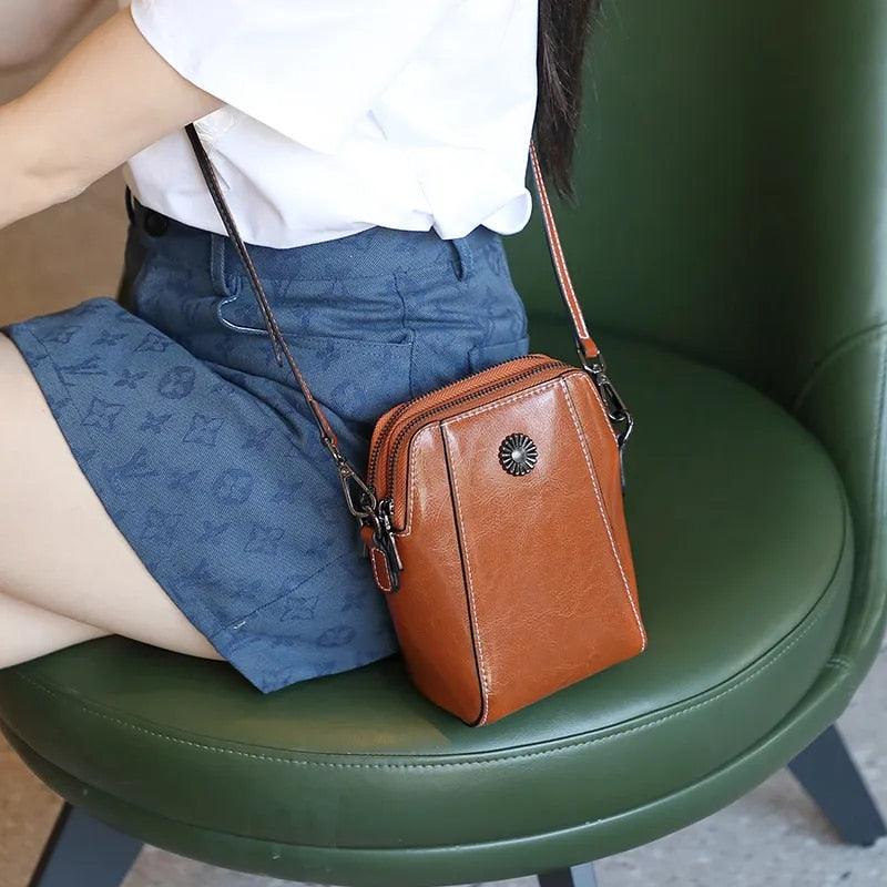 bags : LeatherBag - Tas voor Mobiele Telefoon - Geel in van Pantino
