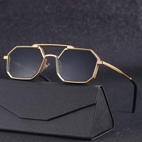 Sunglasses : Zonnebril Goud - MenzGlass - Soluxe in Goud van Pantino