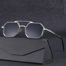 Sunglasses : Zonnebril Goud - MenzGlass - Soluxe in Zilver van Pantino
