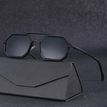 Sunglasses : Zonnebril Goud - MenzGlass - Soluxe in Zwart (7 op voorraad) van Pantino